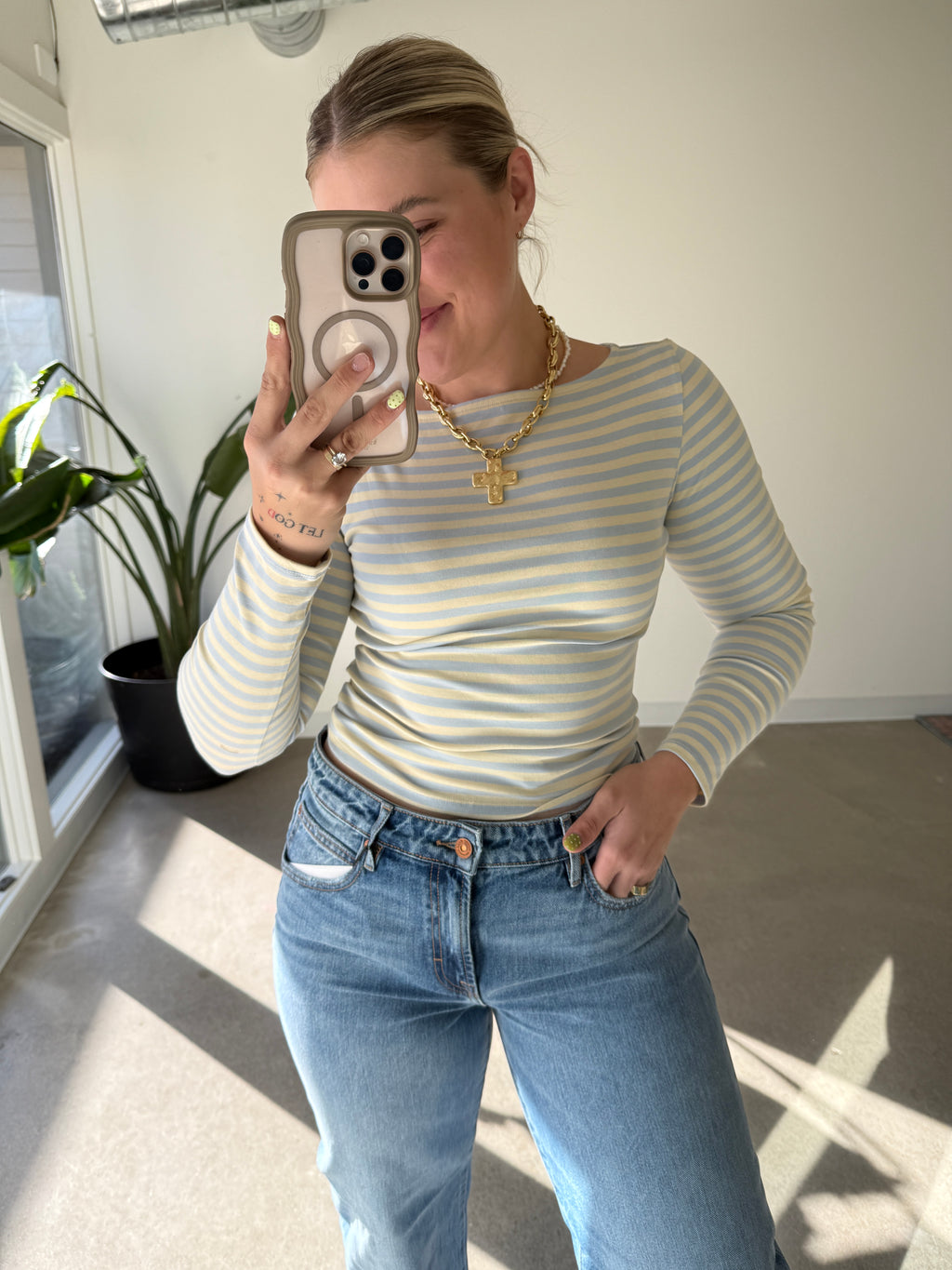Medium Wash Low Rise Baggy Jeans