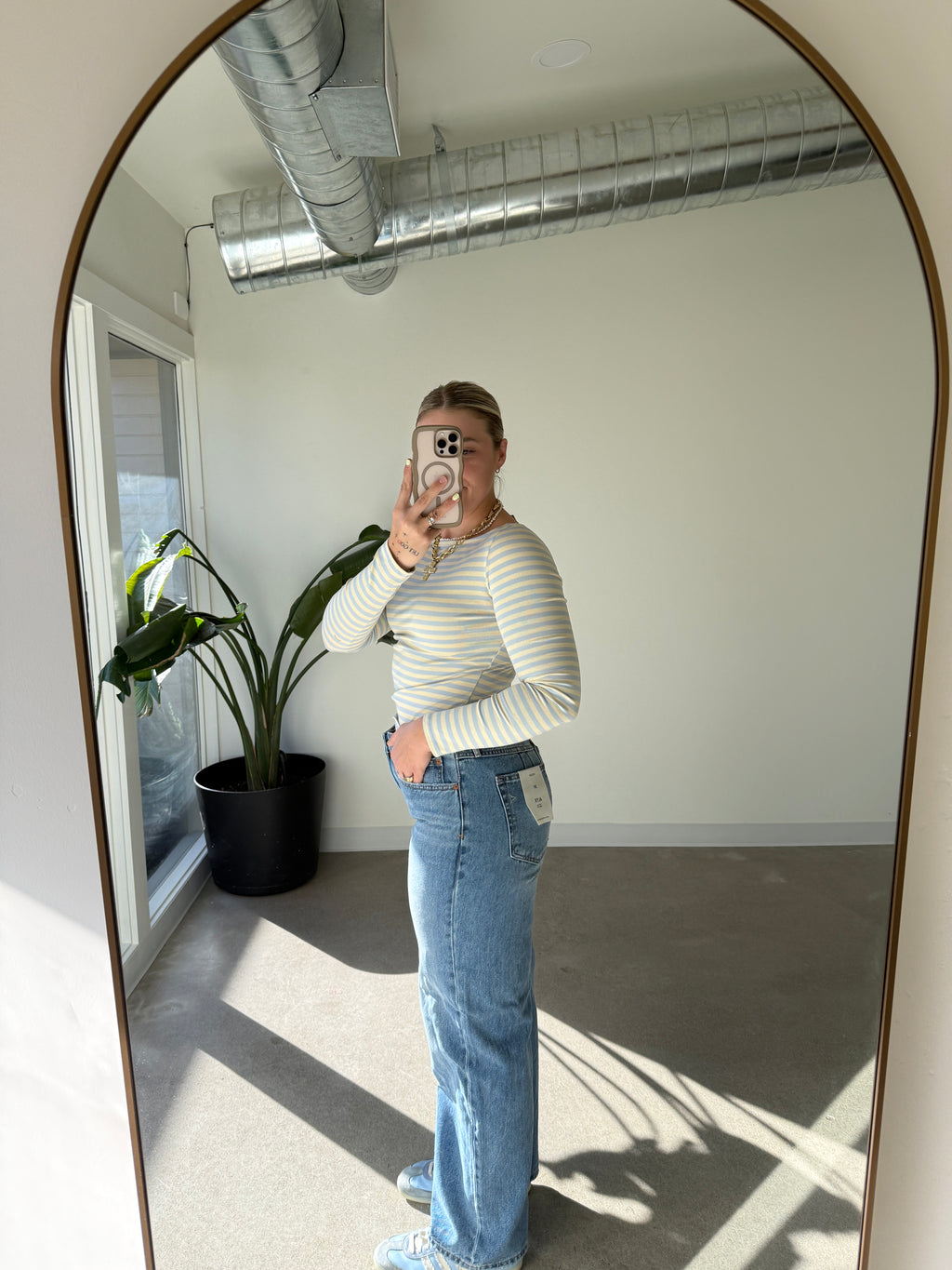 Medium Wash Low Rise Baggy Jeans
