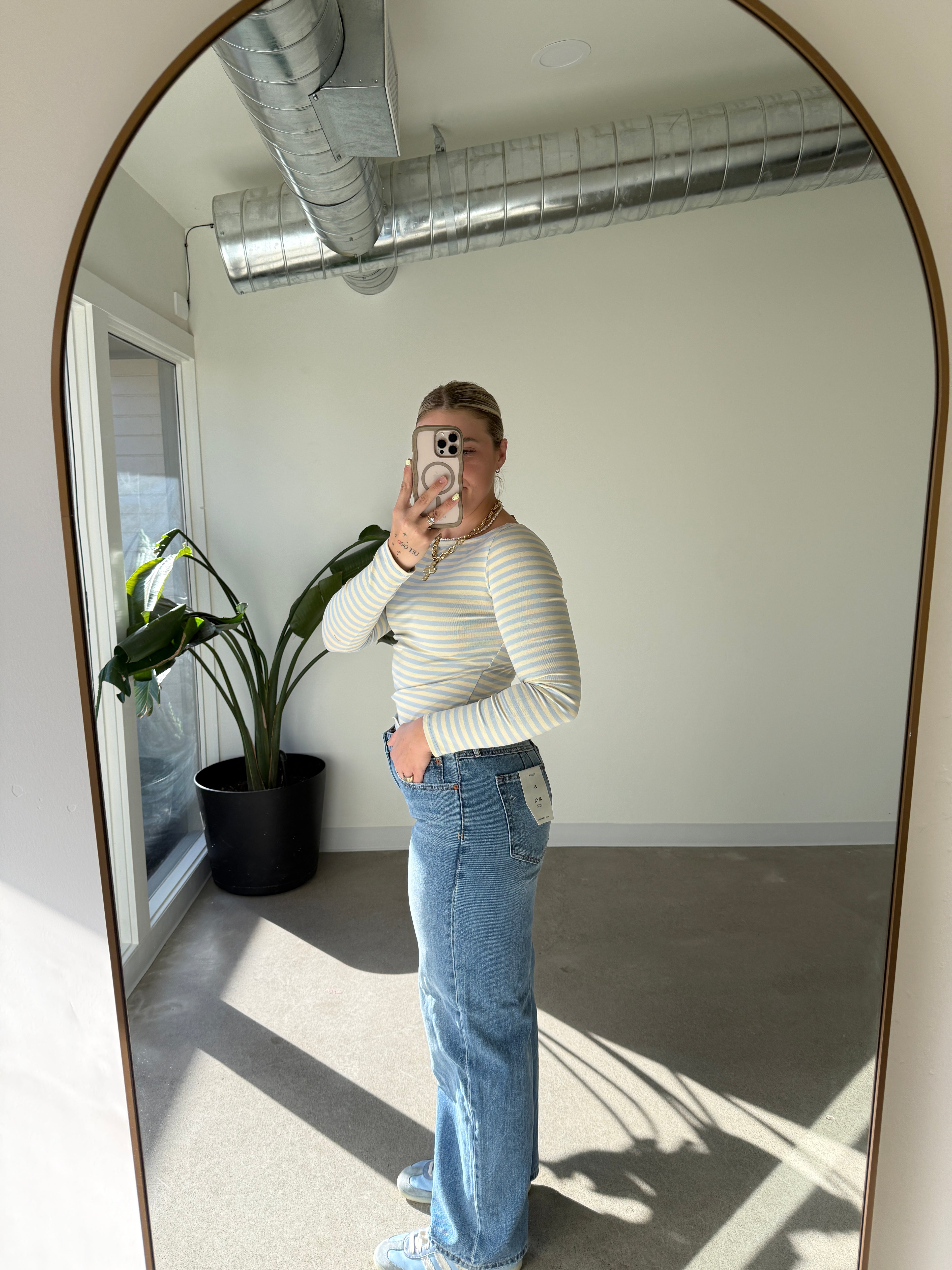 Medium Wash Low Rise Baggy Jeans