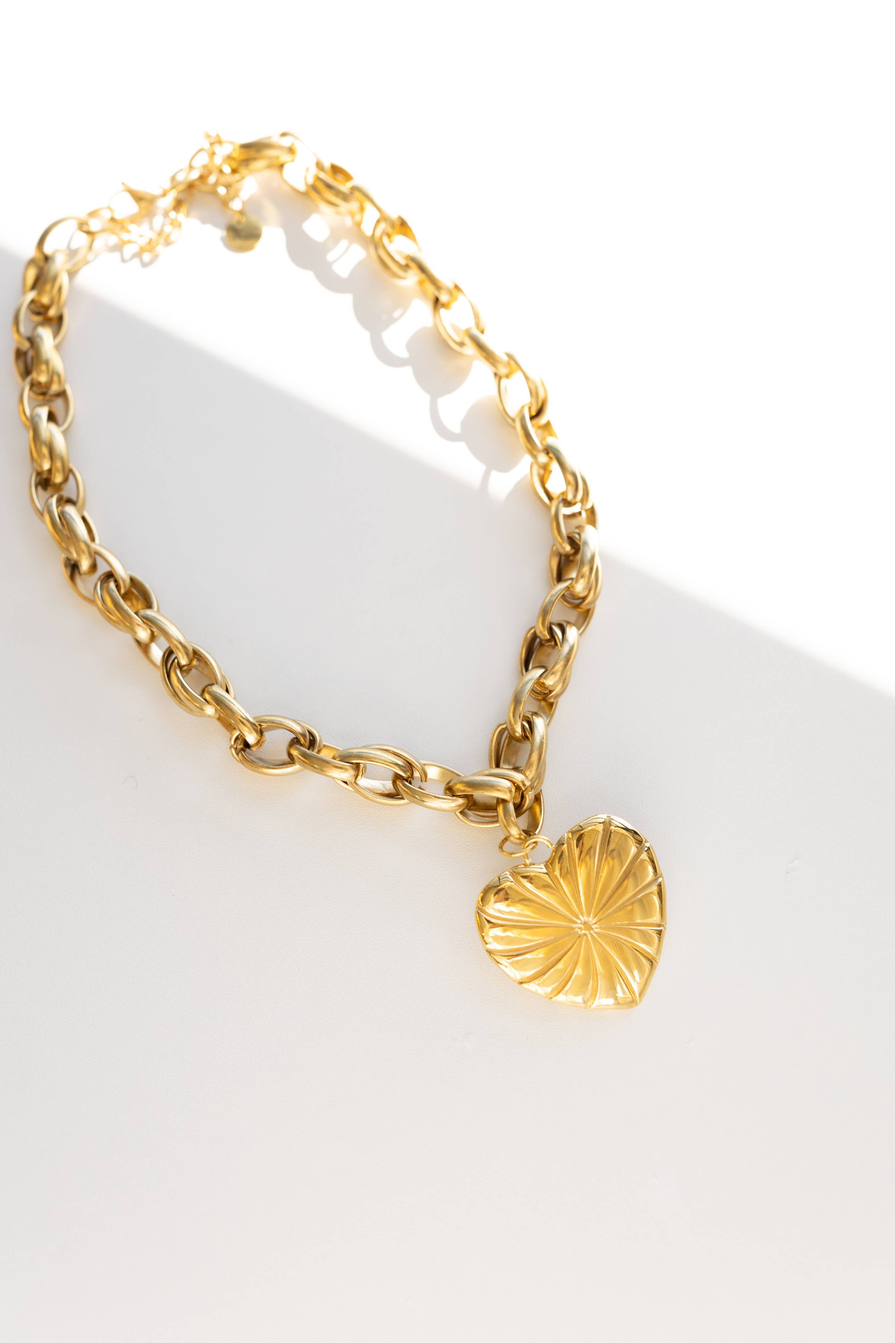 Bursting with Love Chain Necklace