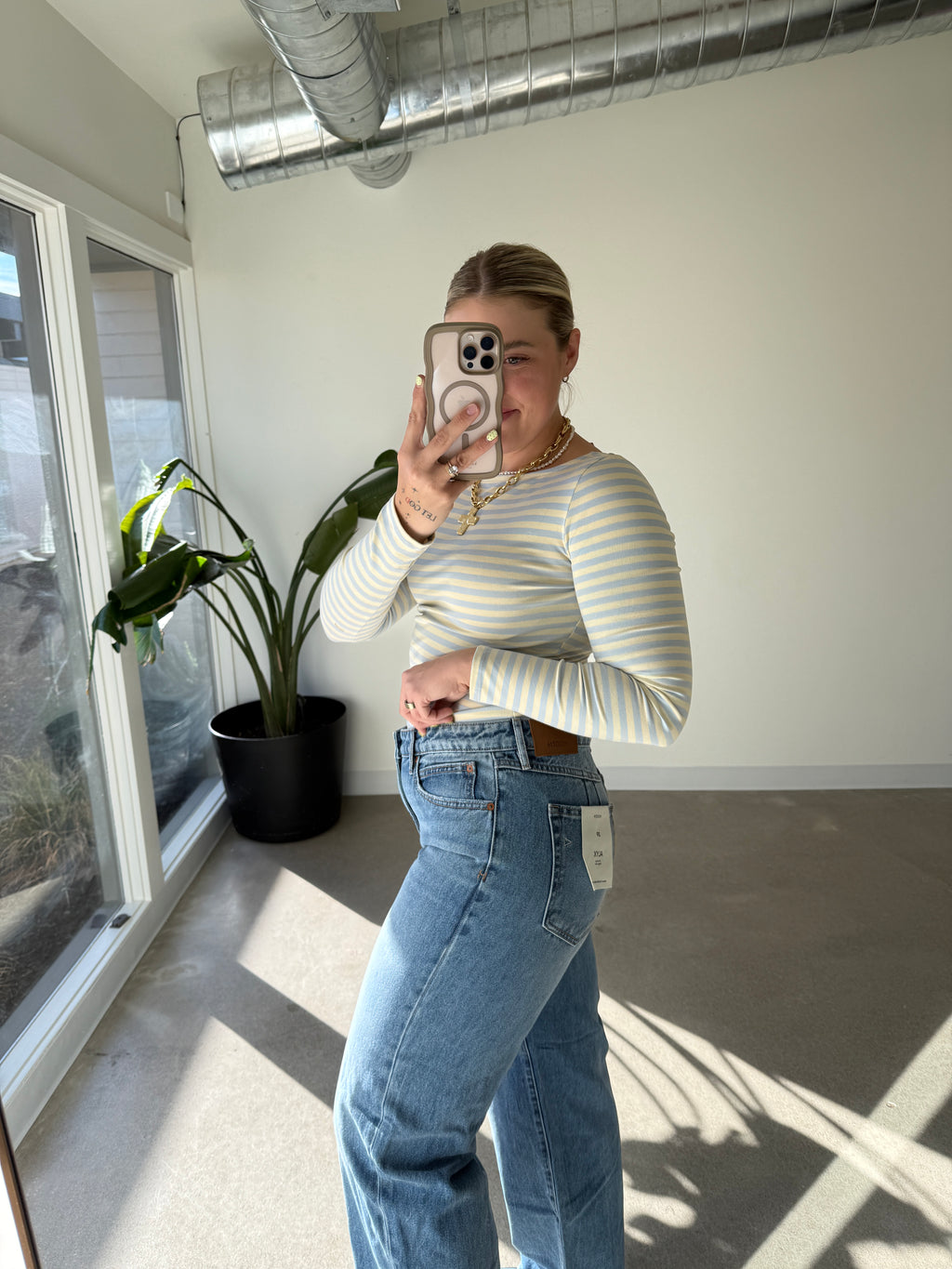 Medium Wash Low Rise Baggy Jeans