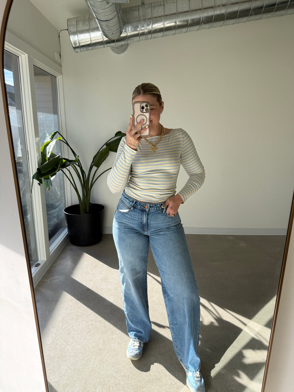 Medium Wash Low Rise Baggy Jeans