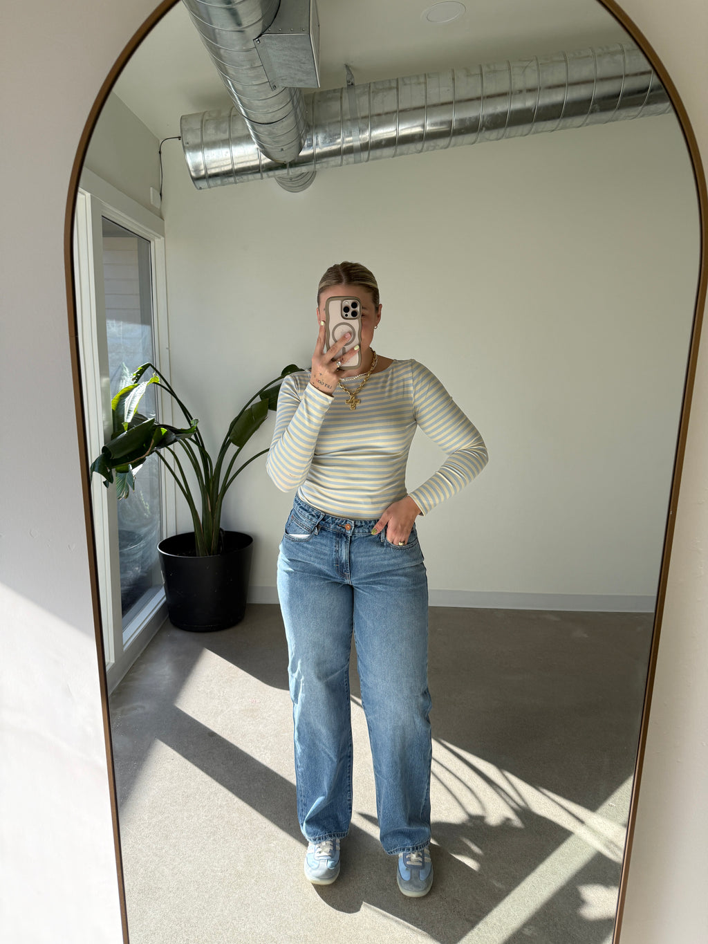 Medium Wash Low Rise Baggy Jeans