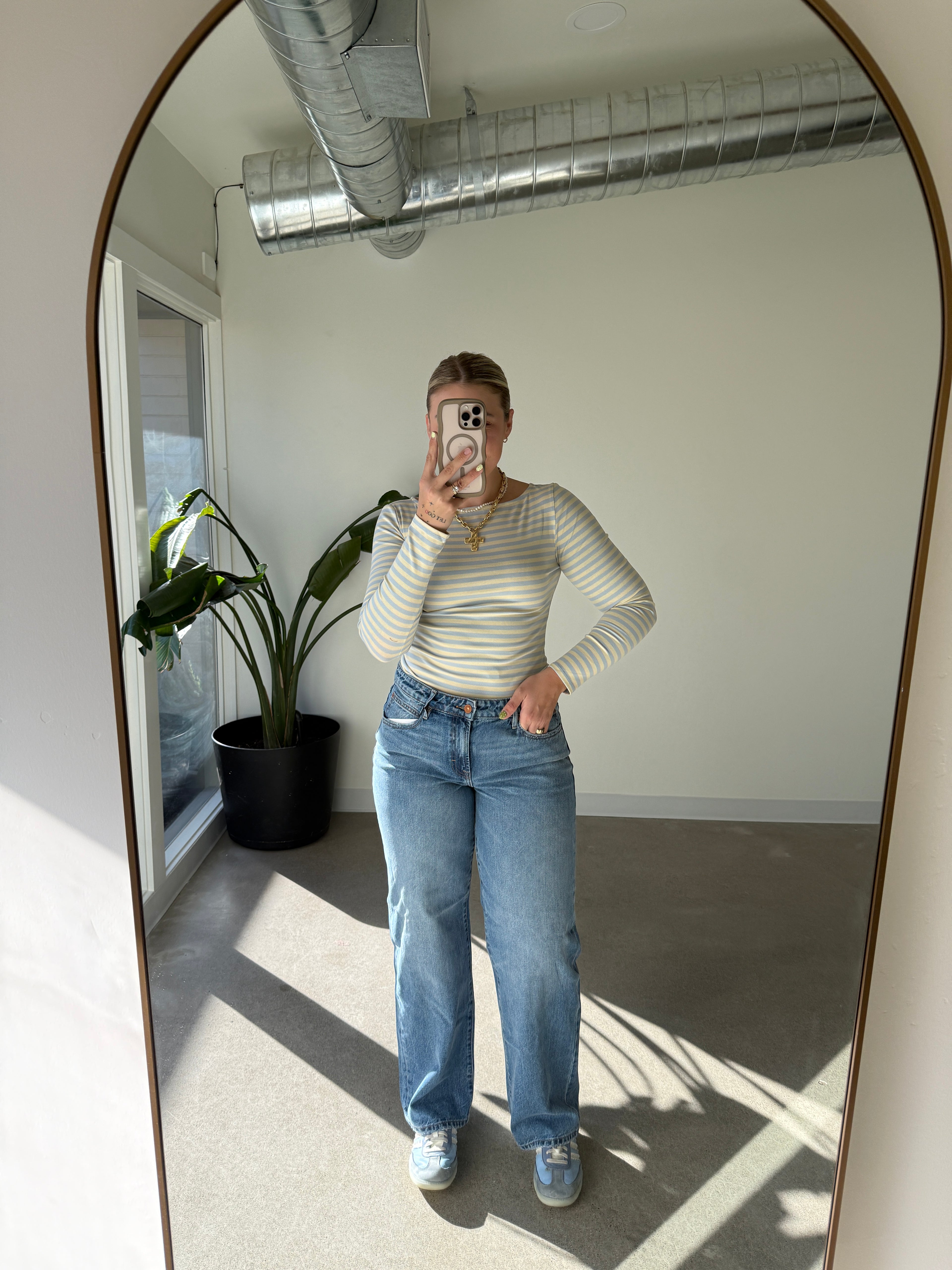 Medium Wash Low Rise Baggy Jeans