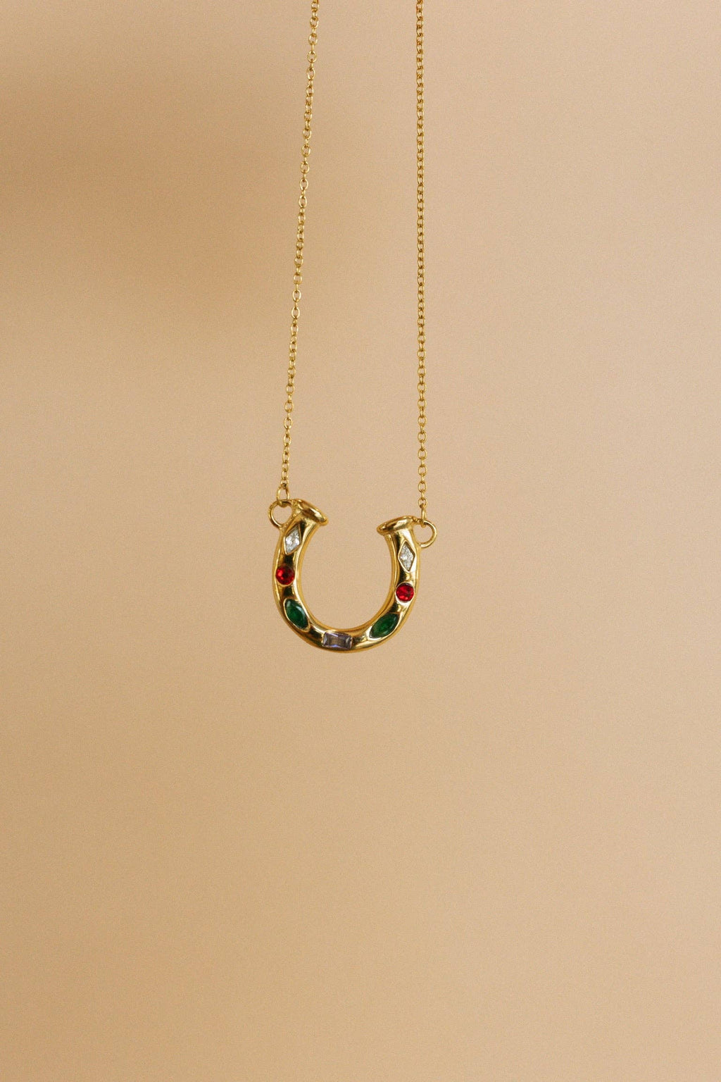 Lainey Crystal Horseshoe Necklace || Gold
