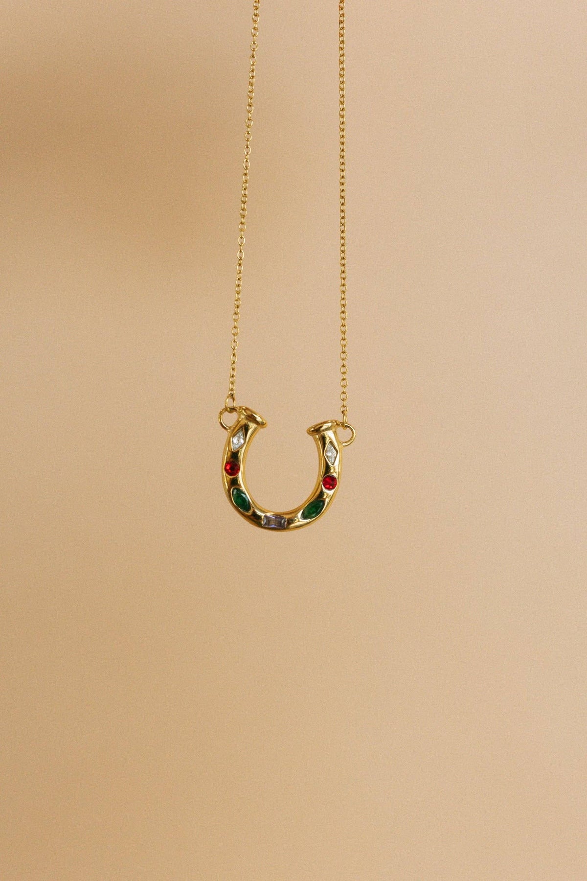 Lainey Crystal Horseshoe Necklace || Gold